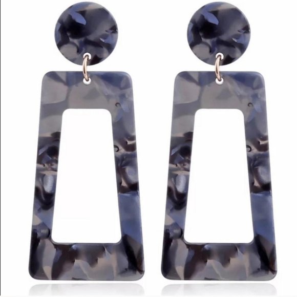 Clip On Acrylic Lightweight Earrings - Picture 1 of 4